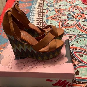 Women’s 8 1/2 Jeffrey Campbell Wedge Tan/Green